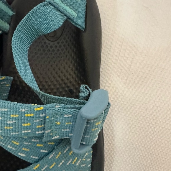 Chaco Turquoise White Yellow Unisex/Girls Summer Ready Sandals EUC Fast Ship - Picture 3 of 12